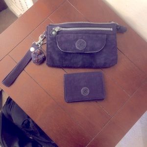 Kipling wristlet and card holder.
